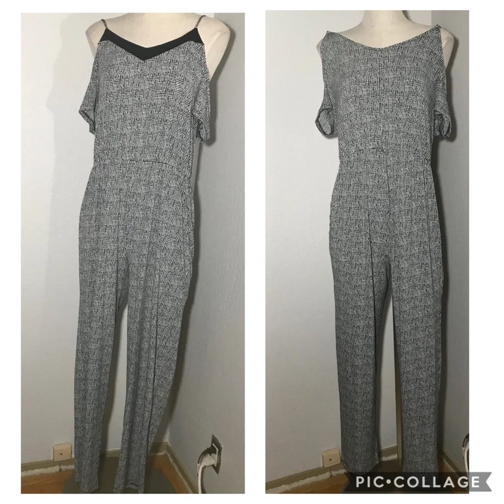 SIMPLY STYLED cold shoulder one piece romper Med